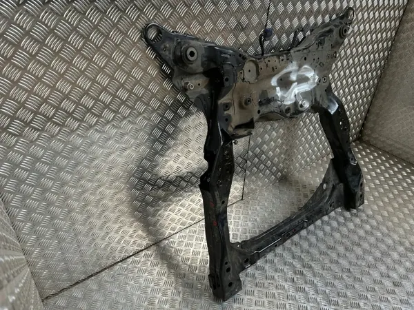 Volvo XC90 2017 Voorste subframe OEM 32221047 image 8