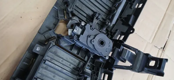 BMW OE 5A2DB49-03 Käytetty Jäähdyttimen Ritilä image 6