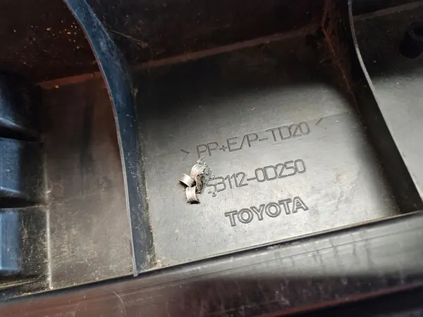 TOYOTA YARIS 3 III HYBRID GRIGLIA ANTERIORE image 8