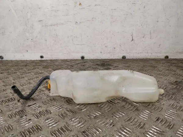 Subaru koelvloeistoftank OEM 45153SJ000 image 3
