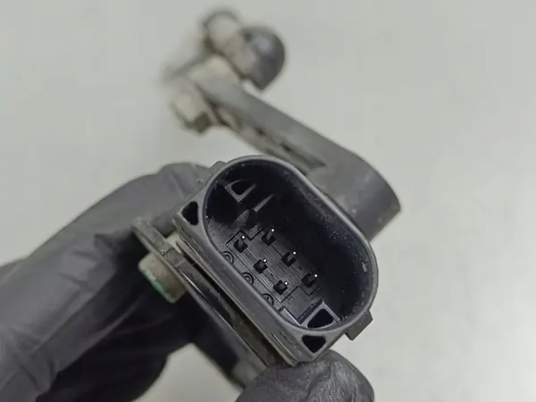 Capteur de suspension pneumatique avant Maserati Levante 2018 image 3