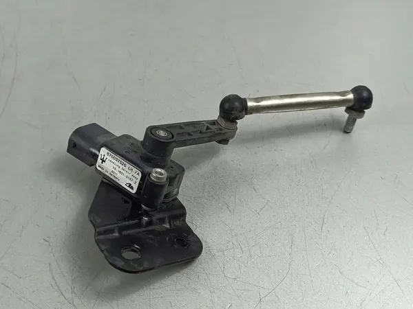 Capteur de suspension pneumatique avant Maserati Levante 2018 image 4