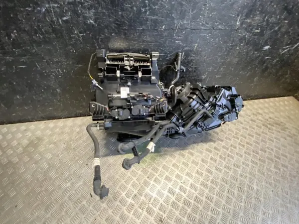 Carcaça do Ventilador Volvo OEM P32226260 Usado image 4