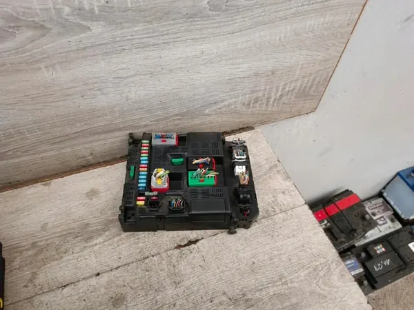 Module Confort Peugeot 307 OEM 9644098280 image 2