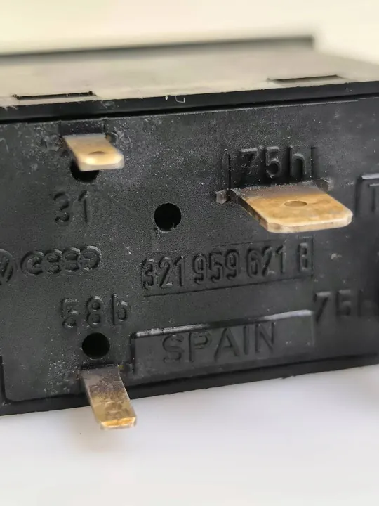 Audi 80 90 B3 1990 Frontscheibenheizungsbutton OEM 321959621B image 3