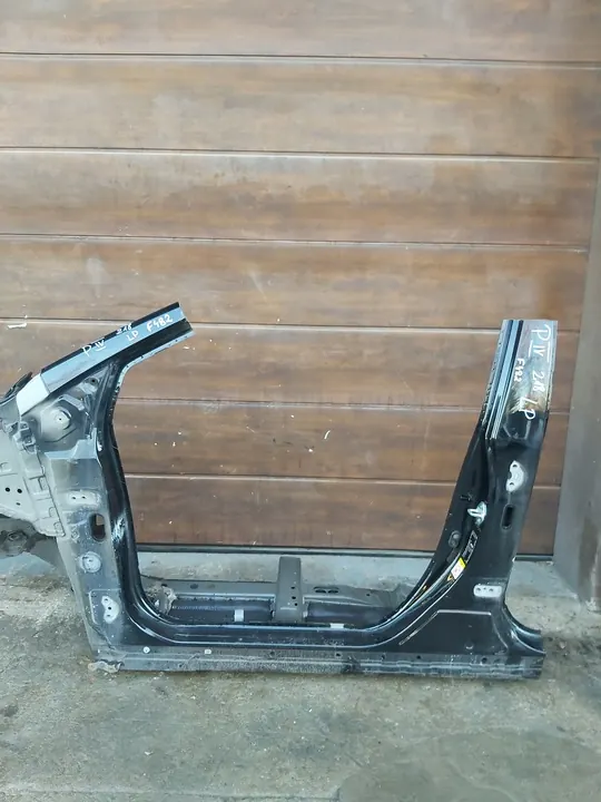 Piliers A B gauche Toyota Prius IV OEM image 1