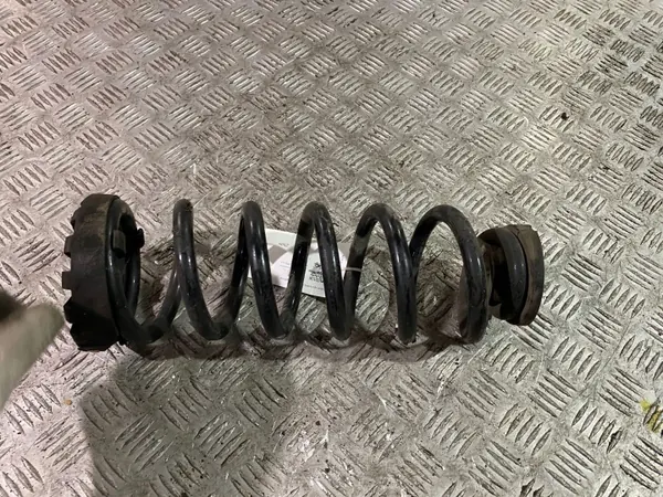 Ressort arrière Jaguar XE 2017 OEM UTO27639 image 4