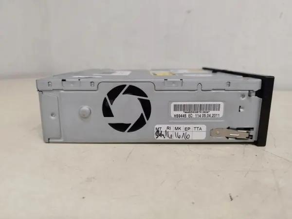 VW CD-vaihtaja OEM 7P6035664X Touareg 3.0L 2011 image 7
