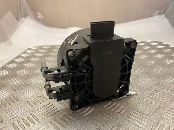 Bränslefilterhus Hyundai Santa Fe 2019 OEM 190703B image 4