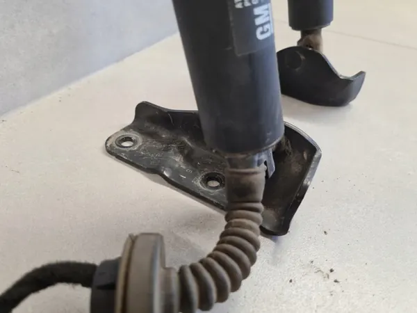 OEM 39089337 Vérin Électrique Hayon Opel Astra V image 4