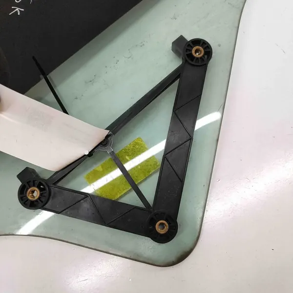 Vidro lateral traseiro esquerdo OEM A2386704700 Mercedes-Benz E Cabrio image 4