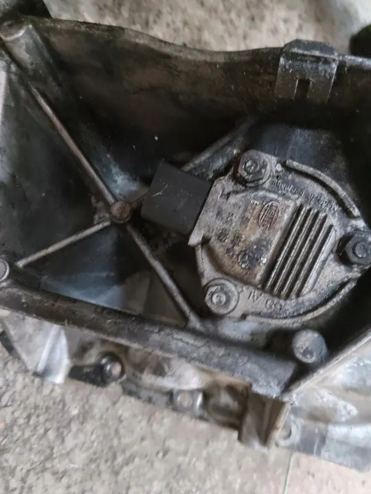 Öljypannu BMW X3 E83 2.0D 177K OEM 7803072 image 4