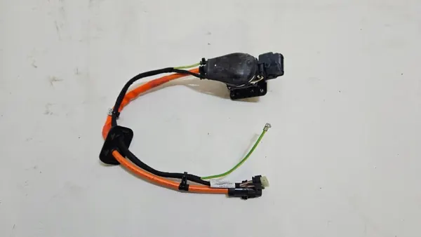 Mercedes W205 C-luokan plug-in hybridin latauspistoke OEM A2055400627 image 2
