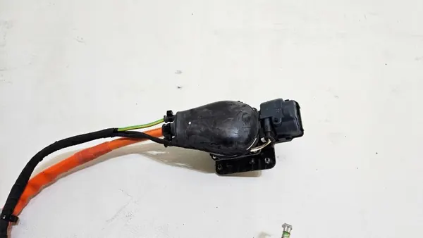 Mercedes W205 C-luokan plug-in hybridin latauspistoke OEM A2055400627 image 3
