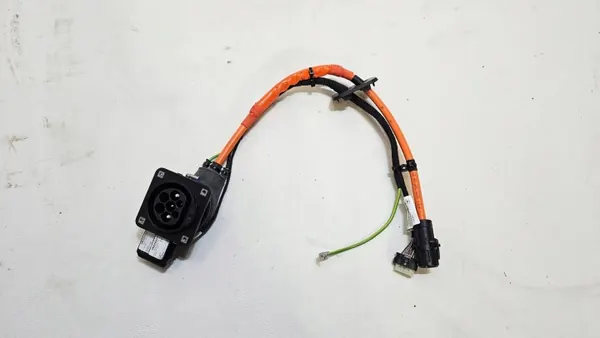 Mercedes W205 C-luokan plug-in hybridin latauspistoke OEM A2055400627 image 4