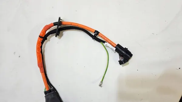 Mercedes W205 C-luokan plug-in hybridin latauspistoke OEM A2055400627 image 5
