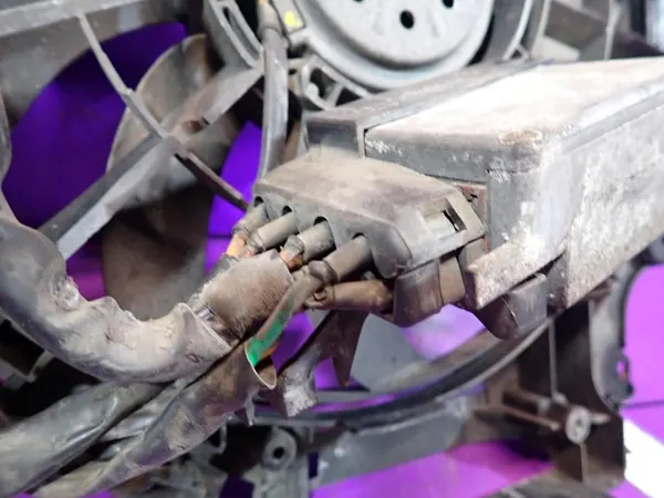 AUDI A4 B6 00-05 1.9 D Kylarrubrik Modul 8E0121205AB image 6