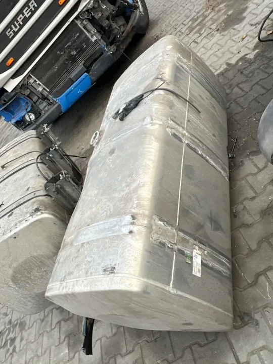 MAN TGX/TGS Polttoainesäiliö 710L OEM 81.12201-5900 image 3