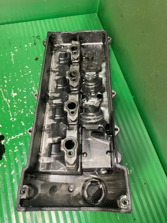 Mercedes-venttiilikansi OEM A6110162005 - Käytetty image 5