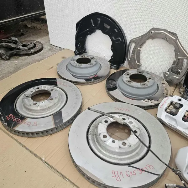 Kit de freins Porsche Taycan OEM 9J1 - Avant & Arrière image 5