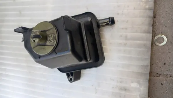 Réservoir direction assistée OEM 01 pour VW Golf IV 1.6 image 3
