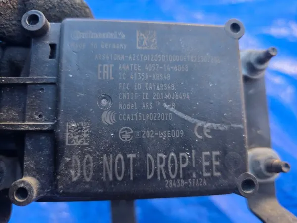 Nissan OE 28438-5FA2A Voorradarsensor Gebruikt image 3