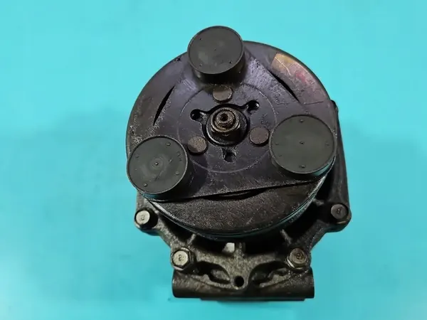 Compresseur de Climatisation Mitsubishi Outlander I MR460704 image 6