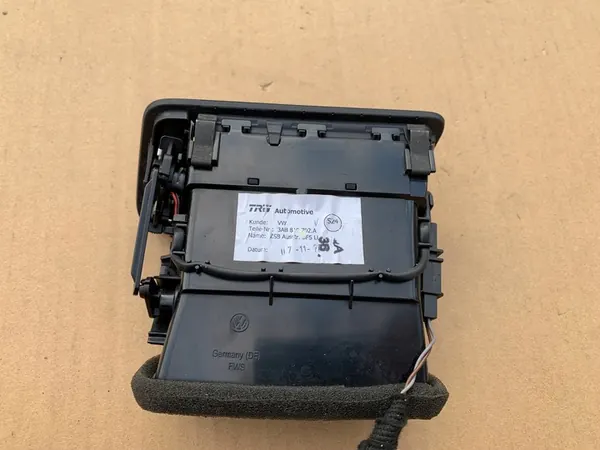 Saída de ar direita VW Passat B7 image 2