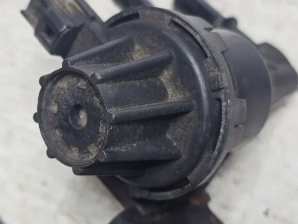 Soupape de purge Mercury Mariner 06-10 OEM 7L84-9G683-AA image 5