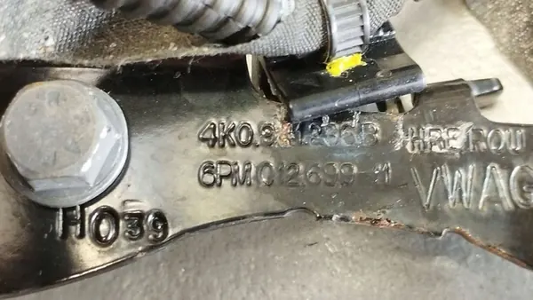 AUDI RS6 4K C8 Sensor de Nível 4K0941286B image 3