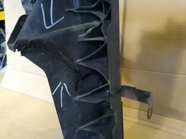 Mitsubishi OE MN105057 frontpanel image 4