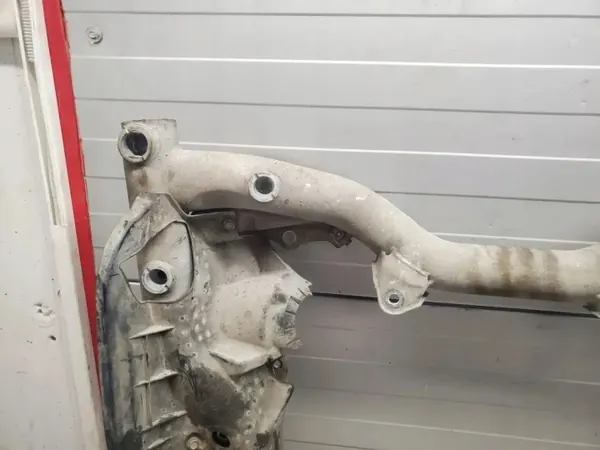 Mercedes-Benz Framre Tvärbalk OEM A2046280657 image 3
