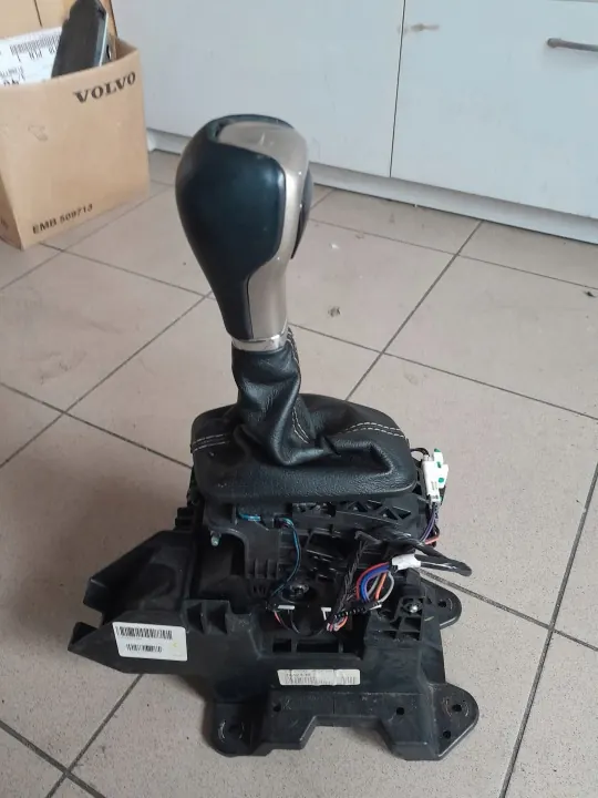 Selector de Marchas Jeep Cherokee OEM 1UT661X9AE Usado image 2
