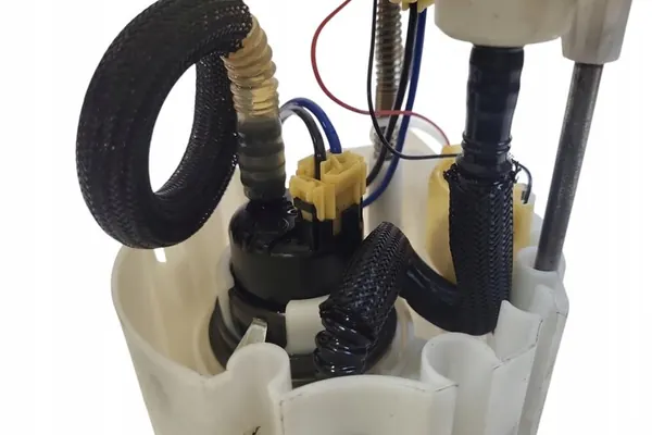 Bomba de combustível VOLVO V40 CROSS COUNTRY 2.0L diesel image 4