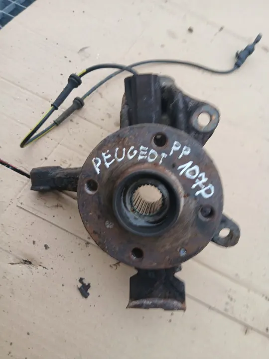 PEUGEOT 107 1.0 Pivot de Roue Droit AV ABS OEM image 2