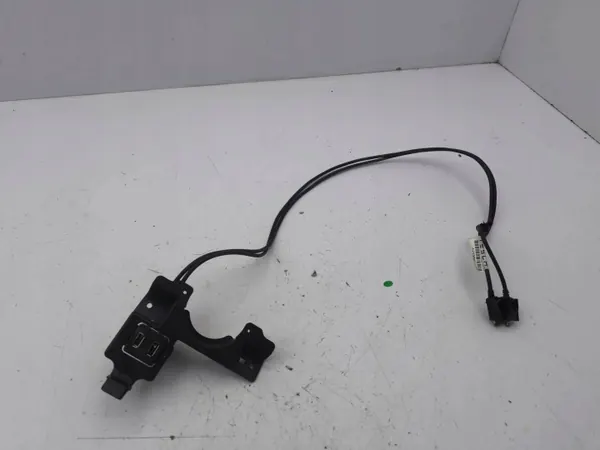 Porta USB Tesla OEM 100481507C para Model S 2014 image 2
