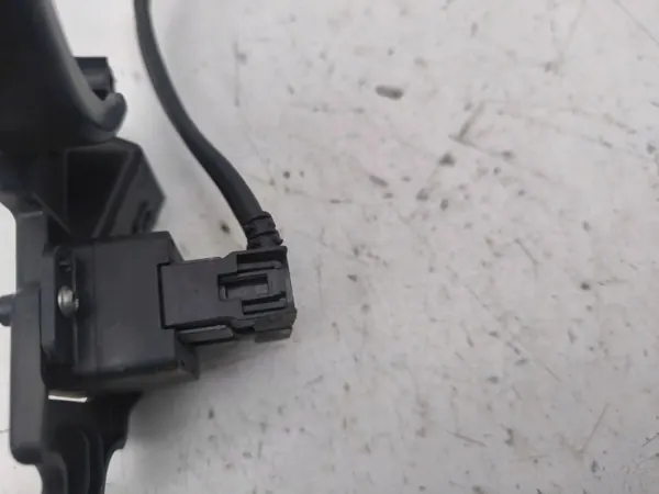 Porta USB Tesla OEM 100481507C para Model S 2014 image 3