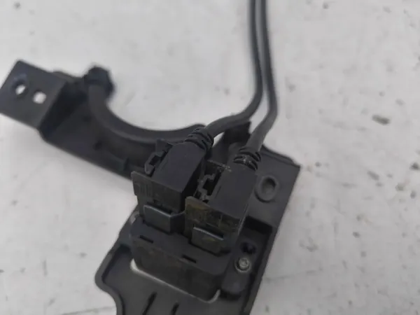 Porta USB Tesla OEM 100481507C para Model S 2014 image 4