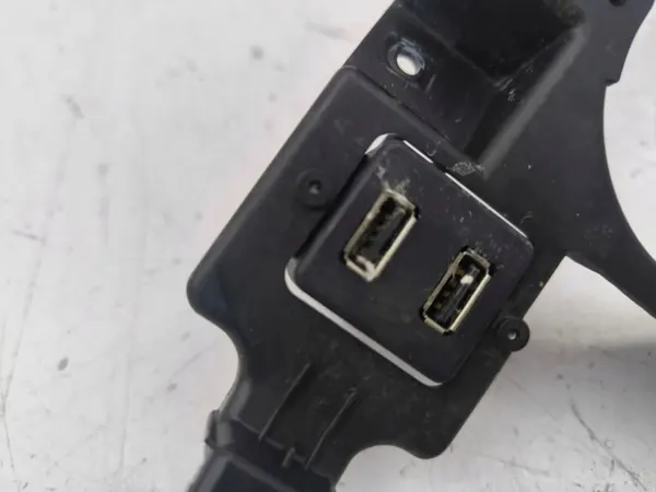 Porta USB Tesla OEM 100481507C para Model S 2014 image 5