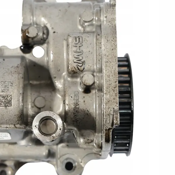 Öljypumppu Audi A5 8T 2.0 TDI OEM 04L145208J image 3