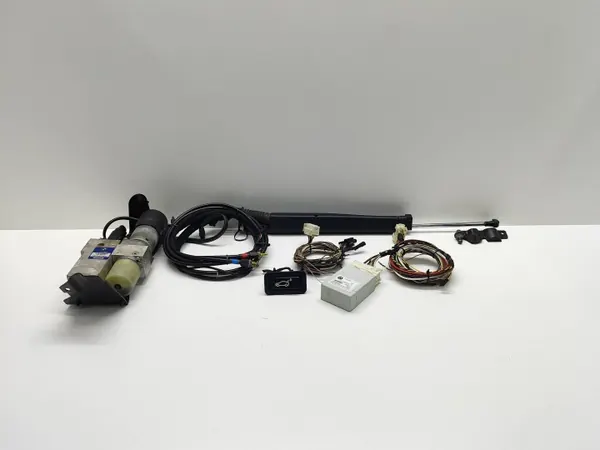 BMW E61 Kofferraumklappenpumpe OEM 7111867 - Gebraucht image 3