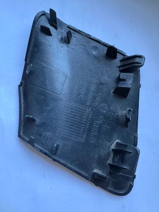 Couvercle de crochet de remorquage Mercedes-Benz CLS image 4