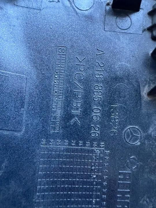 Couvercle de crochet de remorquage Mercedes-Benz CLS image 5