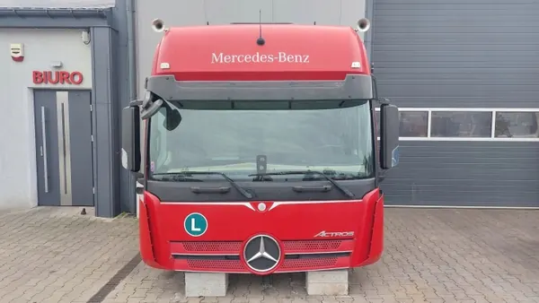 Cabine Mercedes Actros MP4 Giga Space OEM A0006000101 image 2