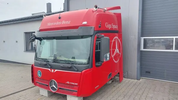 Cabine Mercedes Actros MP4 Giga Space OEM A0006000101 image 3