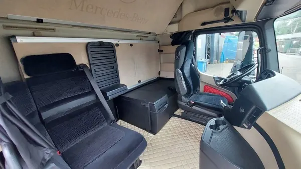 Cabine Mercedes Actros MP4 Giga Space OEM A0006000101 image 9