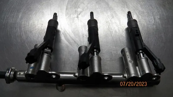 Brandstofrail Citroen Berlingo 1.2 THP 9811353880 image 2