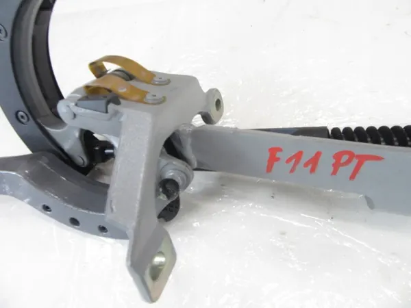 Takaluukun sarana-aktuaattori oikea takana BMW 5 F11 image 3