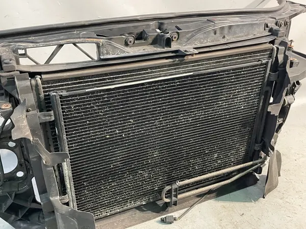 Suporte de radiador dianteiro Audi A4 B7 2.0 TDI TFSI image 3