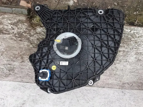 Audi AdBlue-säiliö OEM 8W0131878BP - Käytetty image 3